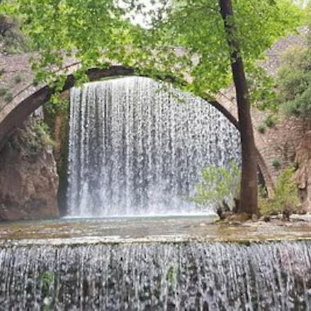 Χαίρε, Ξεΐνε, Παρ' Αμμι Φιλησεαι Daire Tríkala Dış mekan fotoğraf